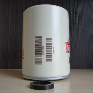 Fuel filter   Fleetguard fuel filter FF105